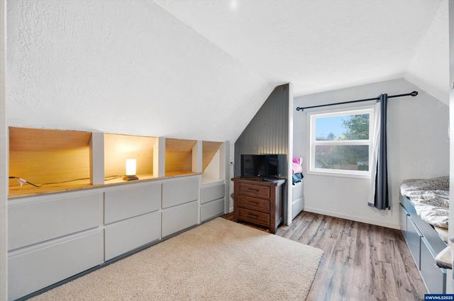 352 NE Polk Station Rd, Dallas, OR 97338