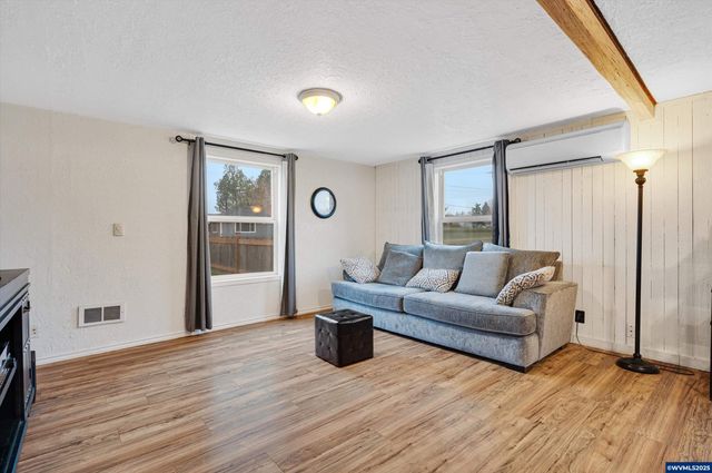 352 NE Polk Station Rd, Dallas, OR 97338