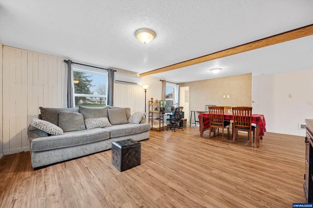 352 NE Polk Station Rd, Dallas, OR 97338