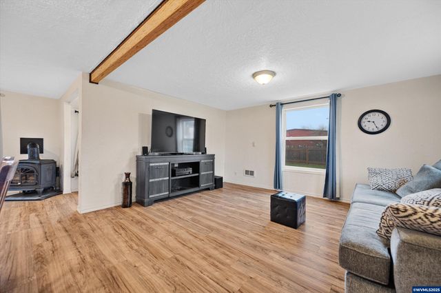 352 NE Polk Station Rd, Dallas, OR 97338