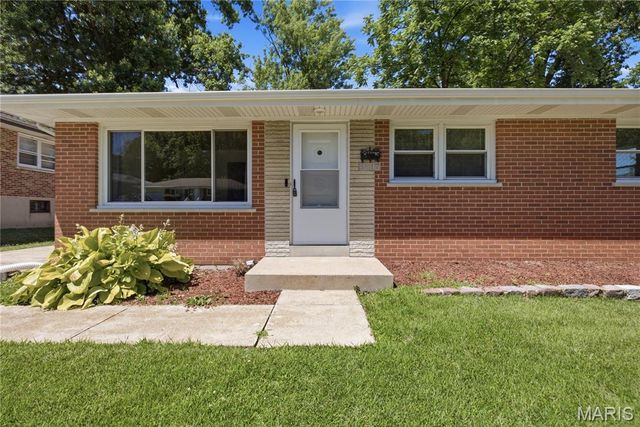8817 McNulty Drive, St Louis, MO 63114