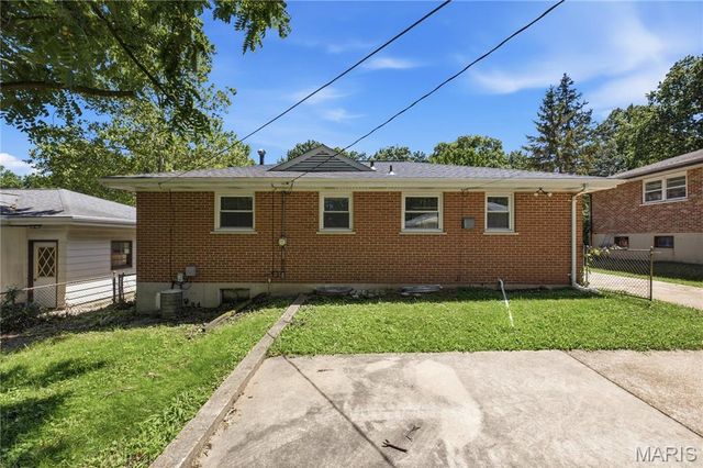 8817 McNulty Drive, St Louis, MO 63114