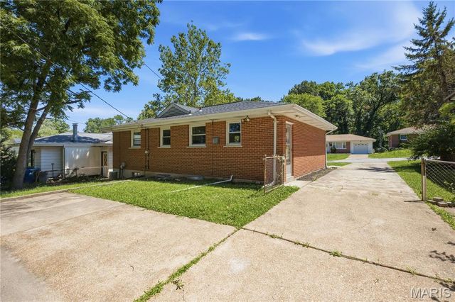 8817 McNulty Drive, St Louis, MO 63114