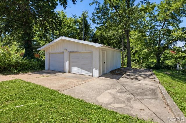 8817 McNulty Drive, St Louis, MO 63114