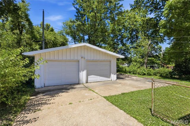 8817 McNulty Drive, St Louis, MO 63114