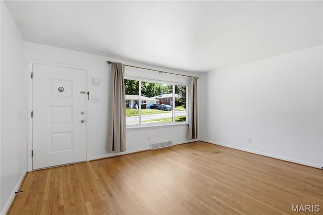 8817 McNulty Drive, St Louis, MO 63114
