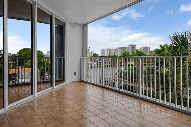 3100 NE 47th Court 305, Fort Lauderdale, FL 33308