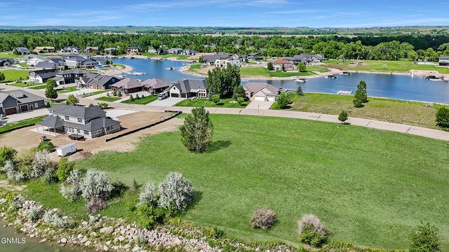 6116 Misty Waters Drive, Bismarck, ND 58503 property photo