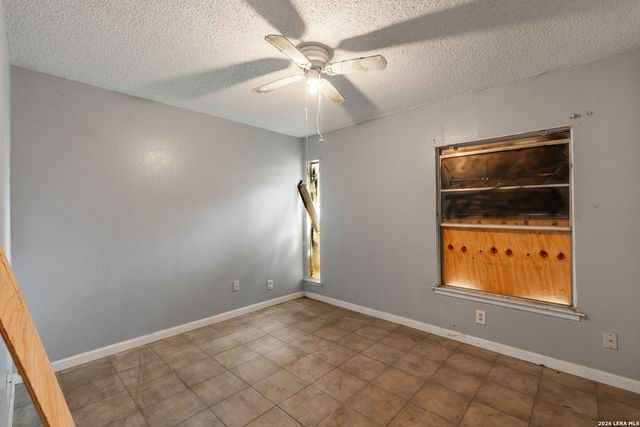 5919 Bowsprit St, San Antonio, TX 78242
