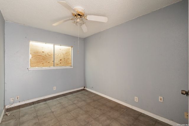 5919 Bowsprit St, San Antonio, TX 78242