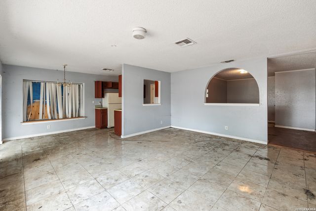 5919 Bowsprit St, San Antonio, TX 78242