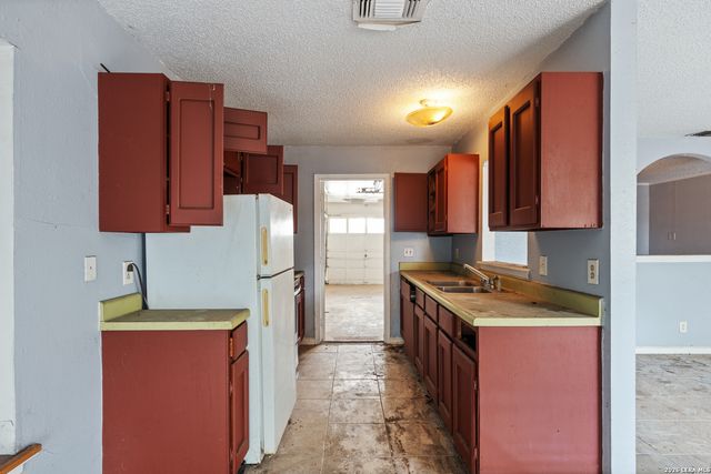 5919 Bowsprit St, San Antonio, TX 78242