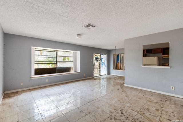 5919 Bowsprit St, San Antonio, TX 78242