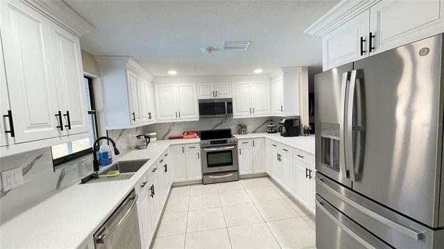 5614 KENNY DRIVE, Tampa, FL 33617