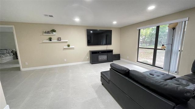 5614 KENNY DRIVE, Tampa, FL 33617