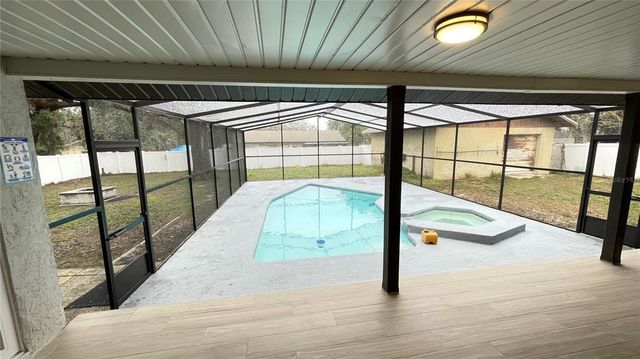 5614 KENNY DRIVE, Tampa, FL 33617