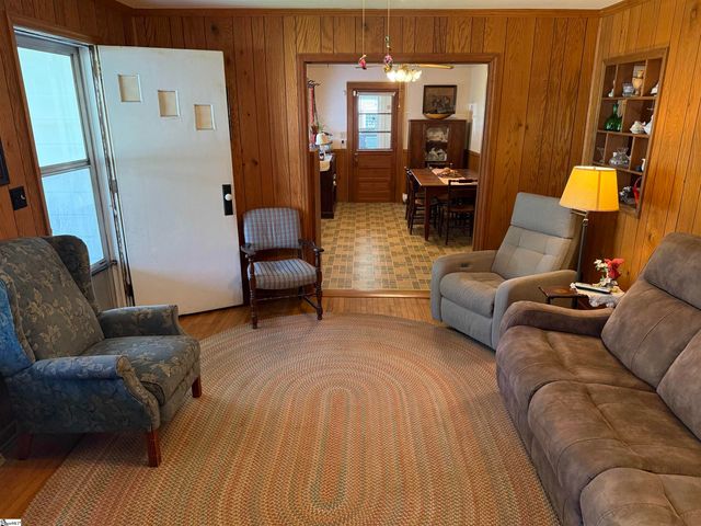 109 Carolina Avenue, Greer, SC 29650