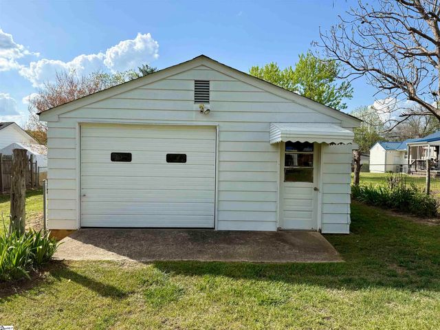 109 Carolina Avenue, Greer, SC 29650