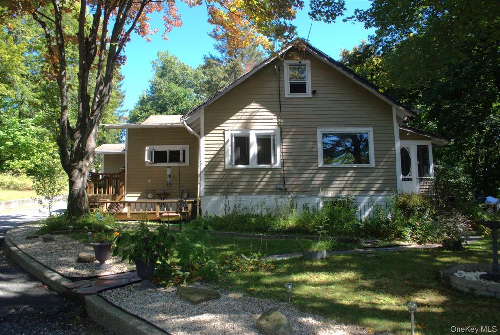 1824 Seabury Place, Peekskill, NY 10566
