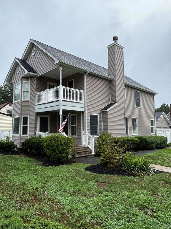 38 Hallock Avenue, Smithtown, NY 11787