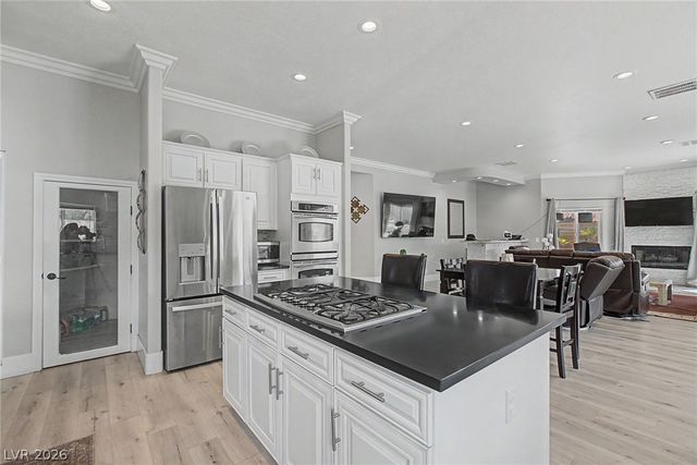 1931 Del Font Court, Las Vegas, NV 89117