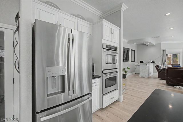 1931 Del Font Court, Las Vegas, NV 89117