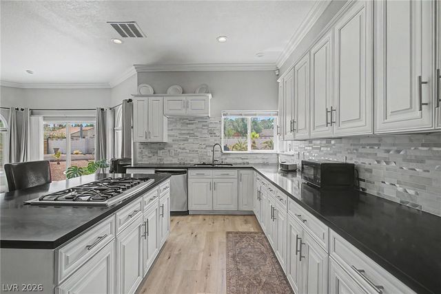 1931 Del Font Court, Las Vegas, NV 89117