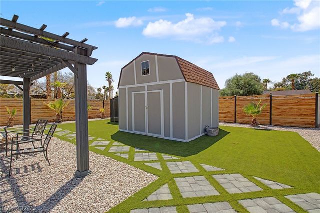 1931 Del Font Court, Las Vegas, NV 89117