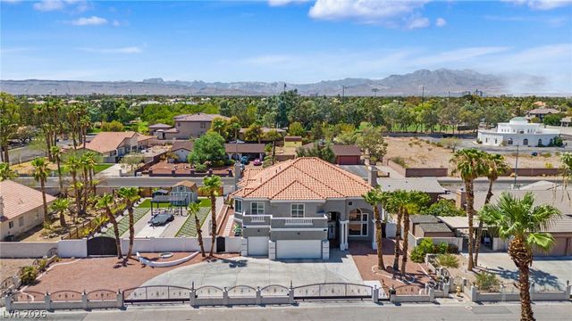 1931 Del Font Court, Las Vegas, NV 89117