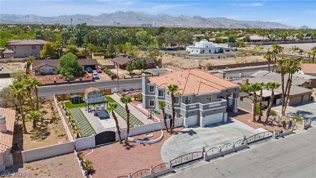 1931 Del Font Court, Las Vegas, NV 89117