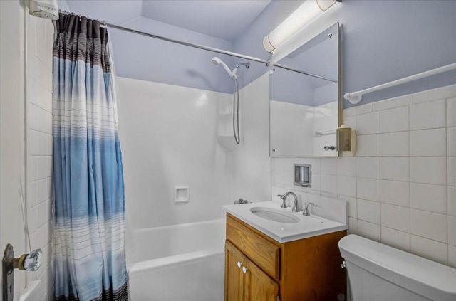 1305 S 124th STREET, Brookfield, WI 53005