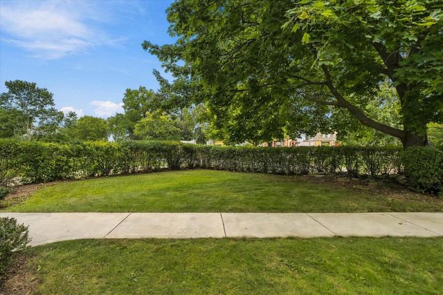 1305 S 124th STREET, Brookfield, WI 53005