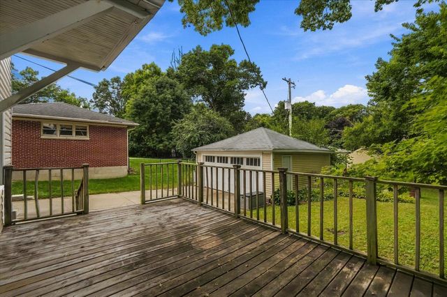 1305 S 124th STREET, Brookfield, WI 53005
