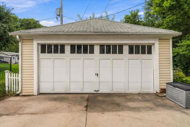 1305 S 124th STREET, Brookfield, WI 53005