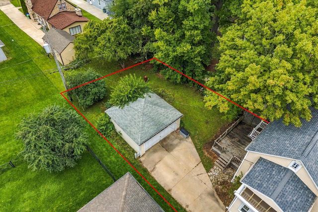 1305 S 124th STREET, Brookfield, WI 53005