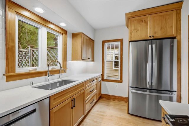 1305 S 124th STREET, Brookfield, WI 53005