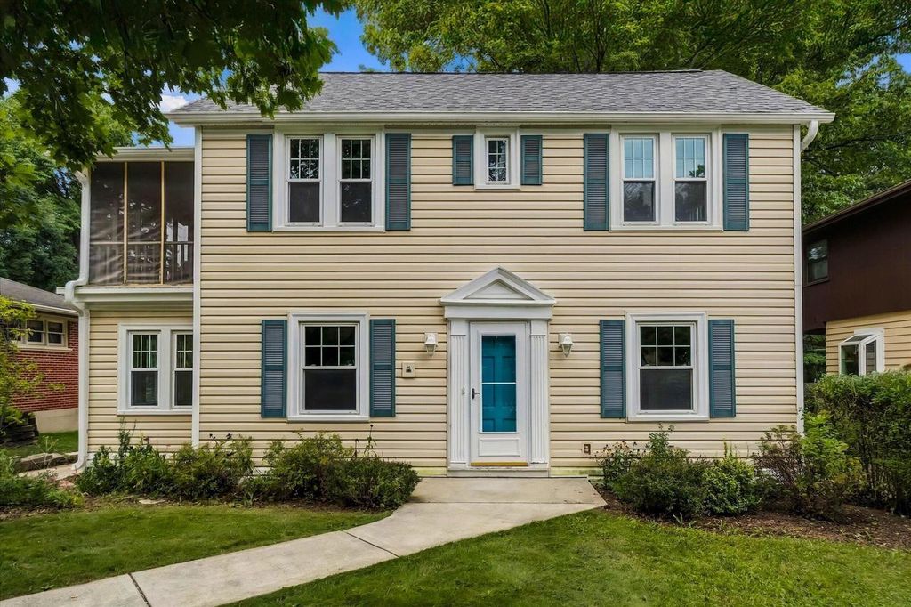 1305 S 124th STREET, Brookfield, WI 53005