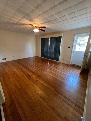 112 S Colonial Dr, Hopewell, VA 23860