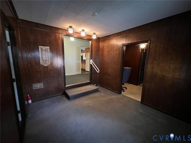 112 S Colonial Dr, Hopewell, VA 23860