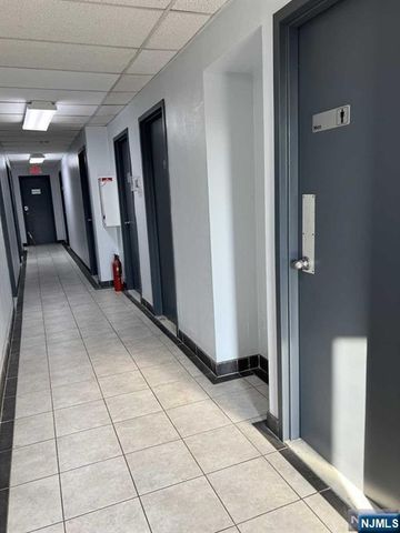 135 Fort Lee Road 207, Leonia, NJ 07605