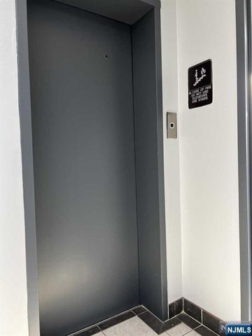 135 Fort Lee Road 207, Leonia, NJ 07605