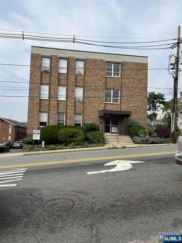 135 Fort Lee Road 207, Leonia, NJ 07605