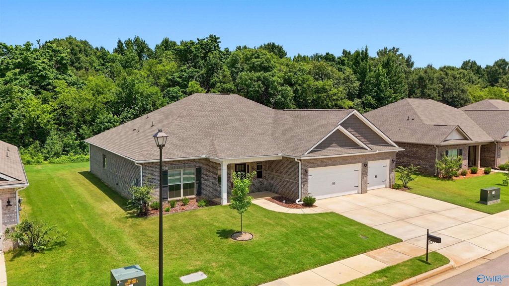 25129 Addlestone Drive, Athens, AL 35613
