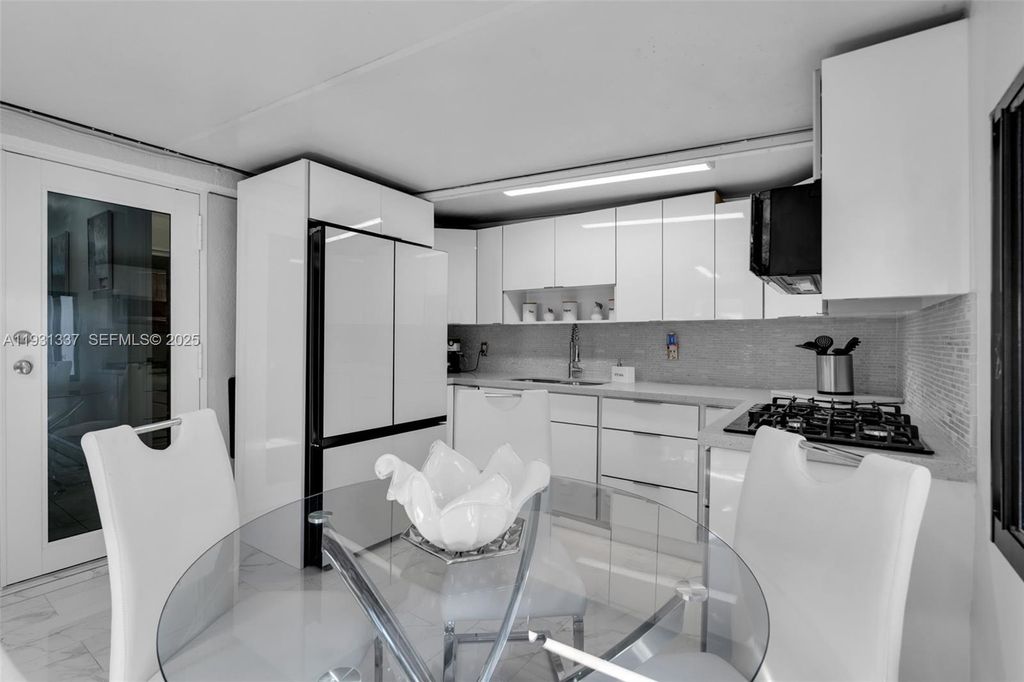 2140 W 53rd St 2140, Hialeah, FL 33016