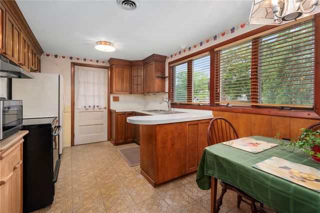 45 Barren Hill Drive, Warwick, RI 02886
