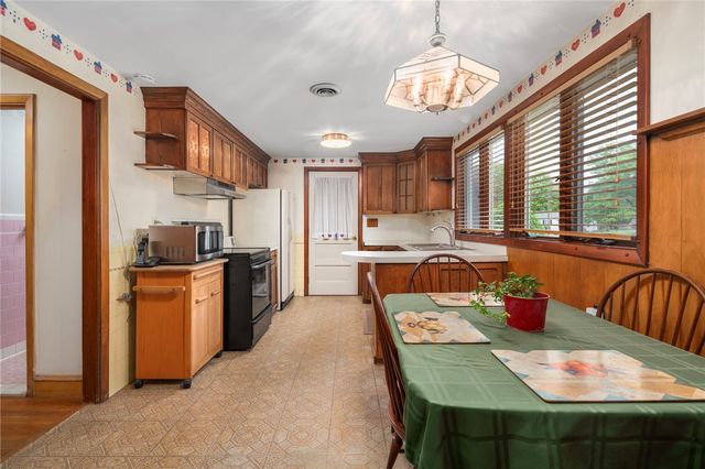 45 Barren Hill Drive, Warwick, RI 02886