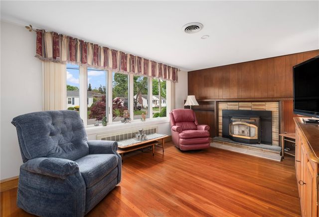 45 Barren Hill Drive, Warwick, RI 02886