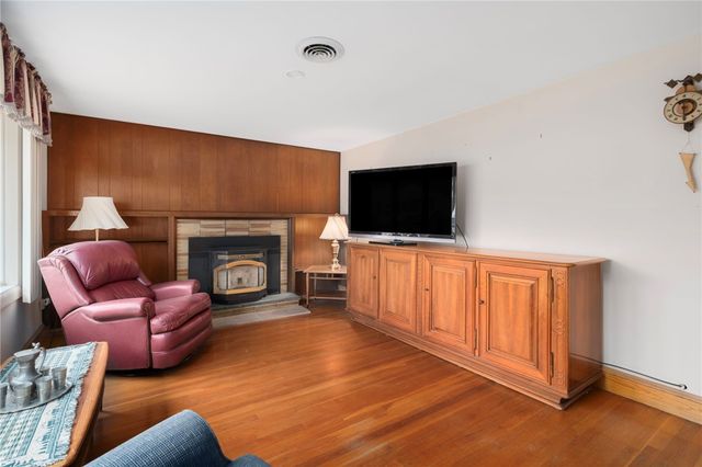 45 Barren Hill Drive, Warwick, RI 02886