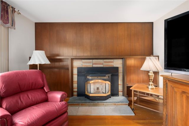 45 Barren Hill Drive, Warwick, RI 02886