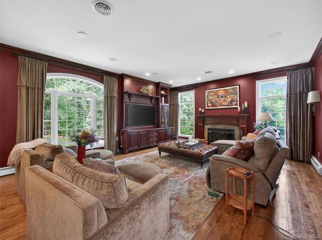 2 Running Brook Lane, New City, NY 10956